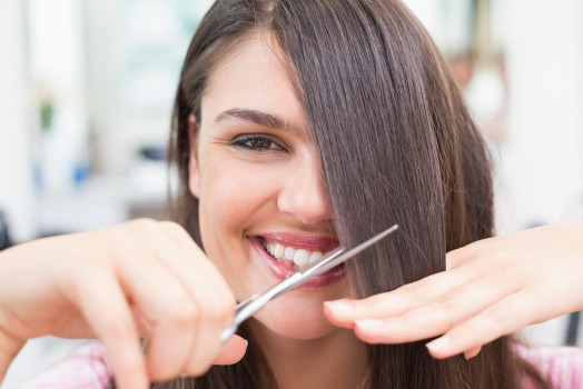 W jaki sposób oddać włosy na perukę? Najważniejsze zasady!