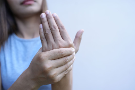 Neuropatia po chemioterapii – jak leczyć drętwienie nóg i rąk?